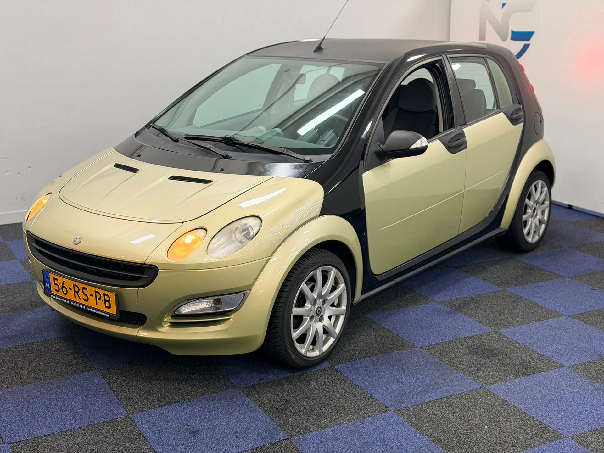 Smart Forfour 1.1 pulse / NIEUWE APK / RIJDT SCHAKELT GOED /, Voorwielaandrijving, Dealer onderhouden, Elektrische ramen, Zwart