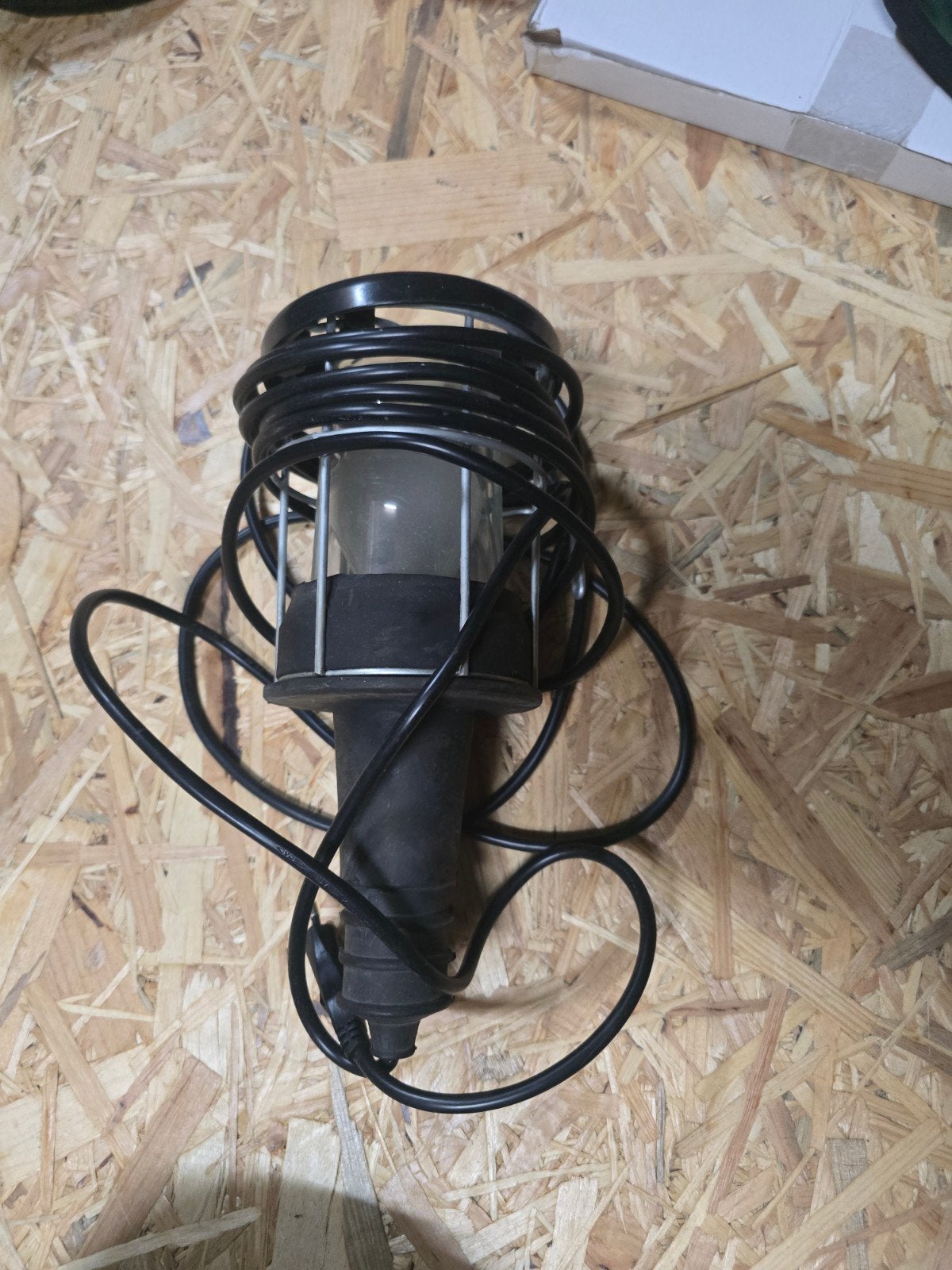 Robuuste bouwlamp / werklamp met beschermkooi, Ophalen of Verzenden, Gebruikt, Minder dan 50 watt, Lamp met armatuur