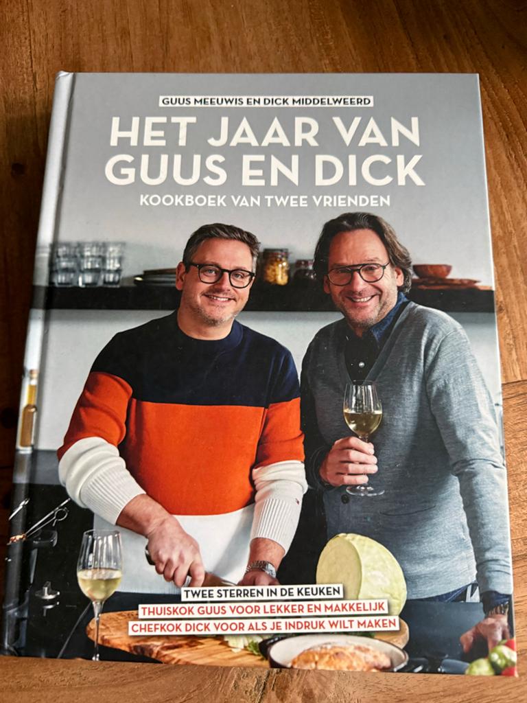 Gesigneer Het Jaar van Guus en Dick Kookboek van 2 Vrienden, Ophalen of Verzenden, Zo goed als nieuw, Overige gebieden, Hoofdgerechten
