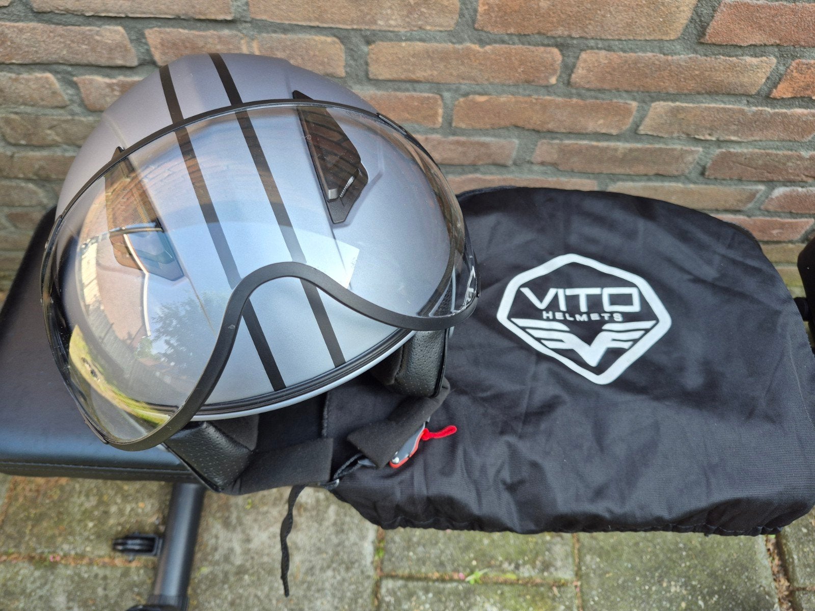 Vito helm te koop, Ophalen