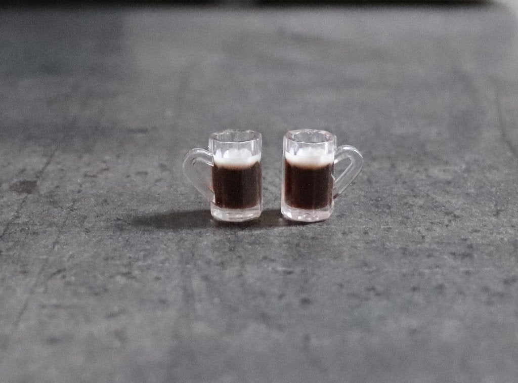 Bierpul glazen met bier en schuim miniatuur nieuw 1:12 - 2st, Ophalen of Verzenden, Nieuw, Decoratie