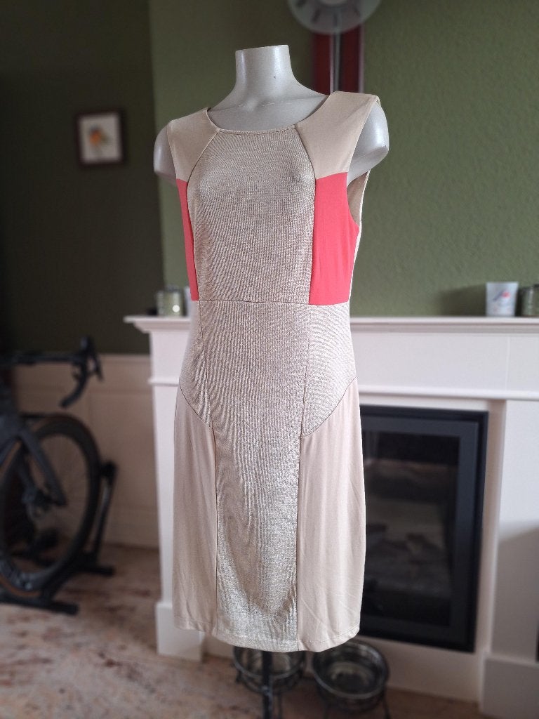 Eroke beige jurk met open rug IT 48 NL 44, Verzenden, Beige, Maat 42/44 (L), Zo goed als nieuw