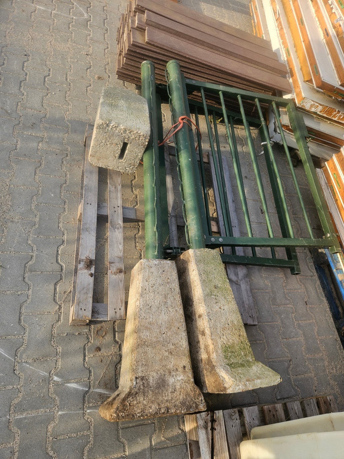 2 poorten met beton voet, Ophalen, Gebruikt, IJzer, Spijlenhekwerk