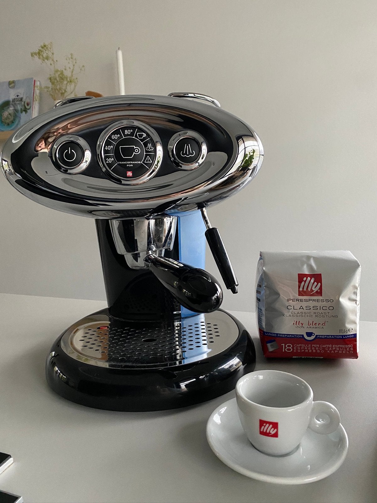 Illy espressomachine X7 zwart met koffie en kopje, Ophalen, Gebruikt