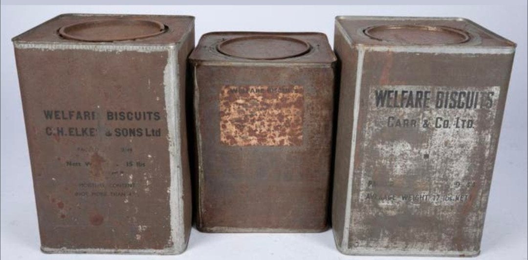 Twee antieke Welfare Biscuits blikken uit 1944, Verzamelen, Ophalen of Verzenden