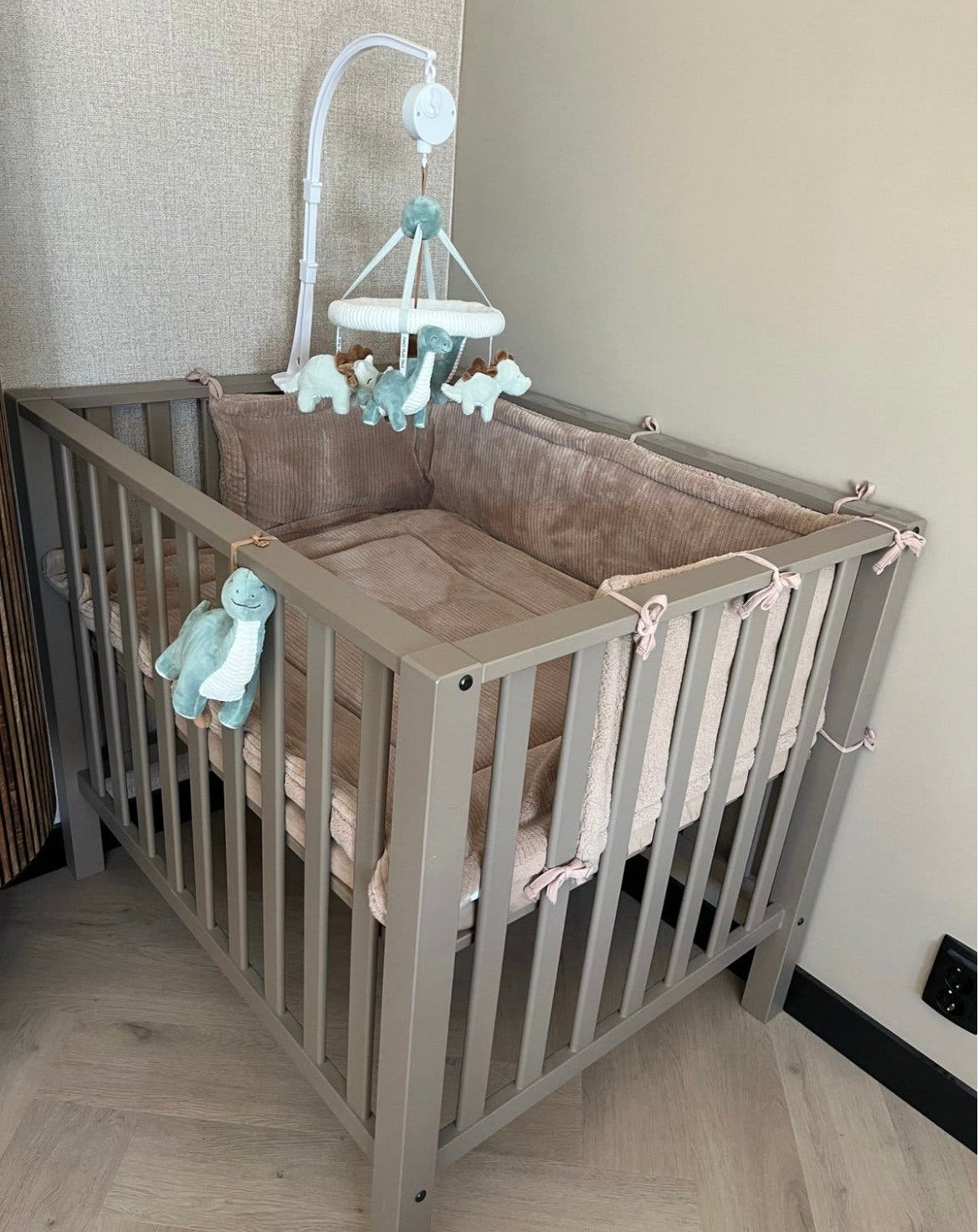 Europe Baby Casper Box Chestnut, Ophalen, Zo goed als nieuw, Rond