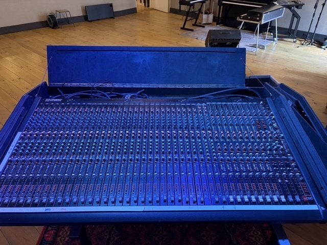 Crest mengtafel, analoog incl. case en easy tilt, Audio, Tv en Foto, Professionele Audio-, Tv- en Video-apparatuur, Crest /Peavey