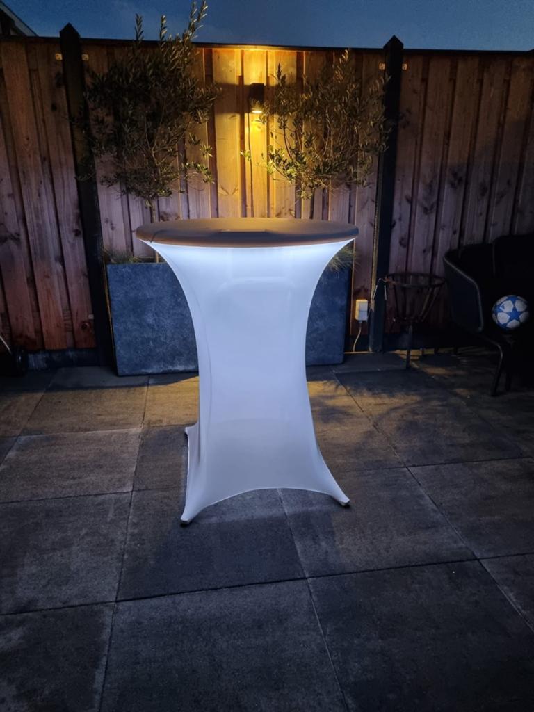 Foto 9 van 🎉 Feestverhuur | Partytent • JBL • Koelkast • Statafels