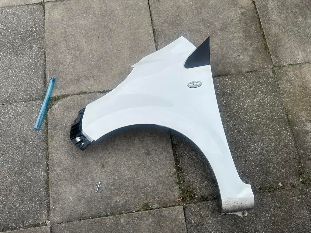 Origineel links of Rechts spatborden voor C1 of Peugeot 107, Ophalen of Verzenden, Voor, Citroën, Spatbord