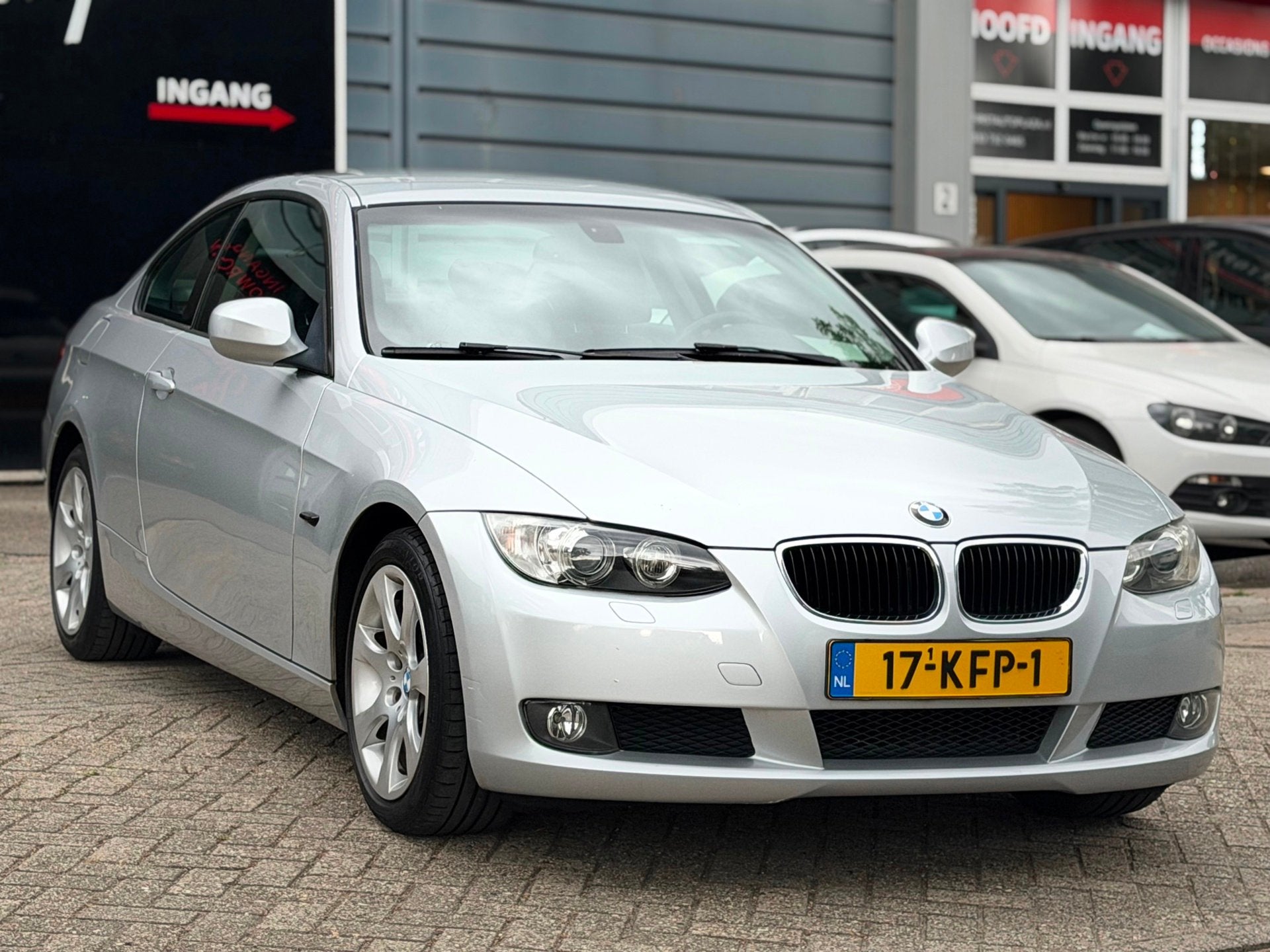 BMW 3-serie Coupé 320i Corporate Lease High Executive LEDER, Auto's, BMW, Keurmerk '100% Onderhouden', Euro 5, Zwart, 4 cilinders