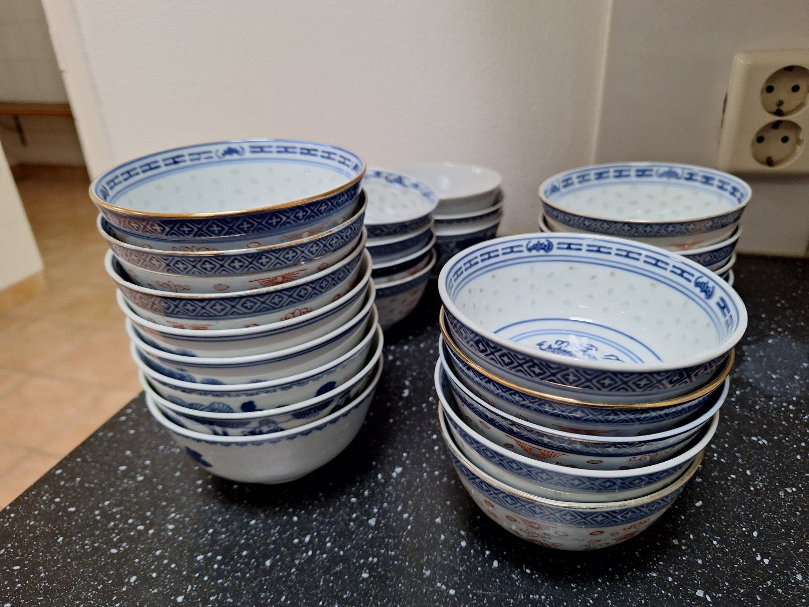 Set van 25 Chinese rijstkommen met drakenmotief, Ophalen