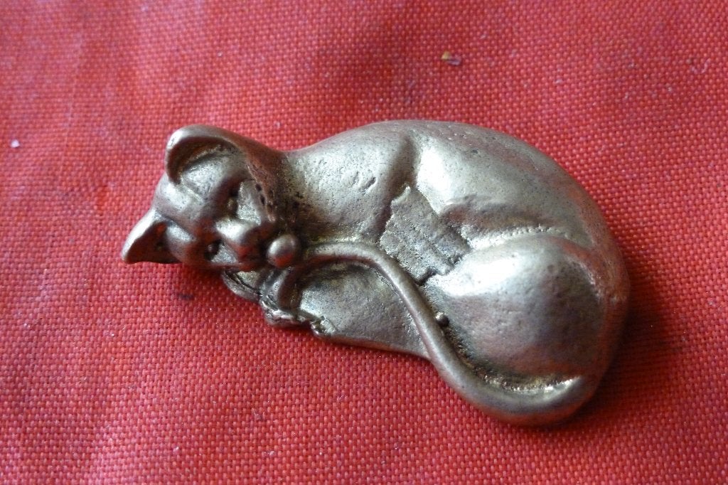 Thaise amulet - slapende poes 3,5 cm 14,5 gram (t 263, Overige materialen, Bruin, Ophalen of Verzenden, Zo goed als nieuw