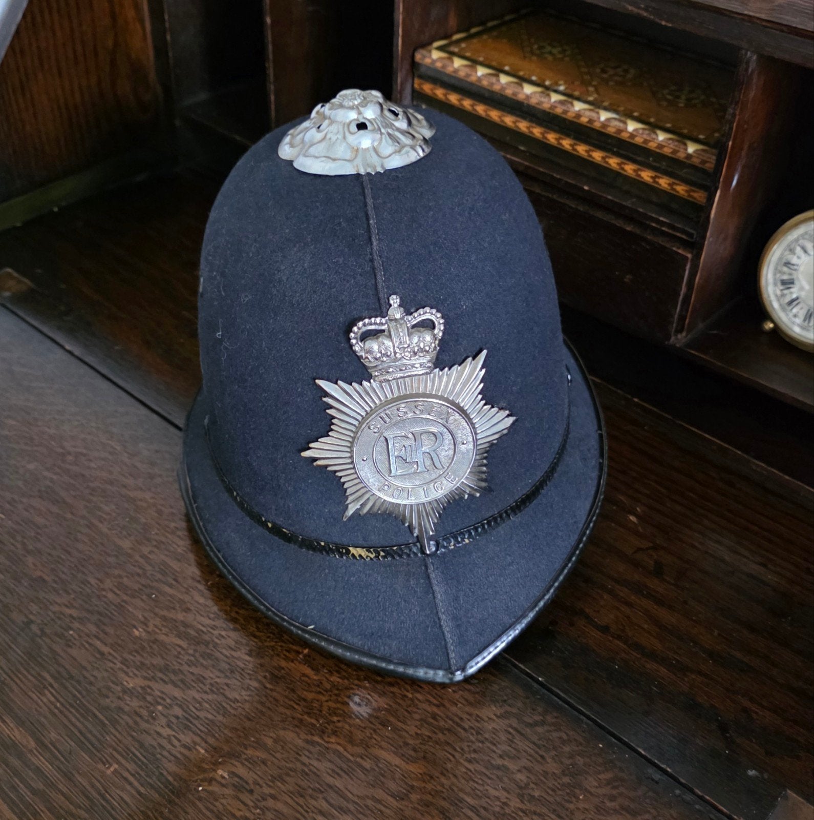 Vintage Britse politiehelm - Sussex Police, Ophalen of Verzenden, Overige soorten, Engeland, Helm of Baret