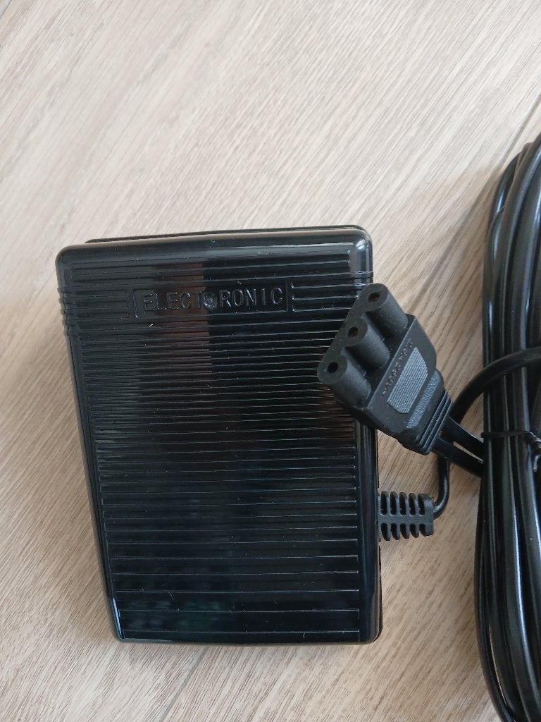 Universele voetpedaal voor naaimachine, Hobby en Vrije tijd, Naaimachines en Toebehoren, Ophalen of Verzenden, Nieuw, Naaimachine