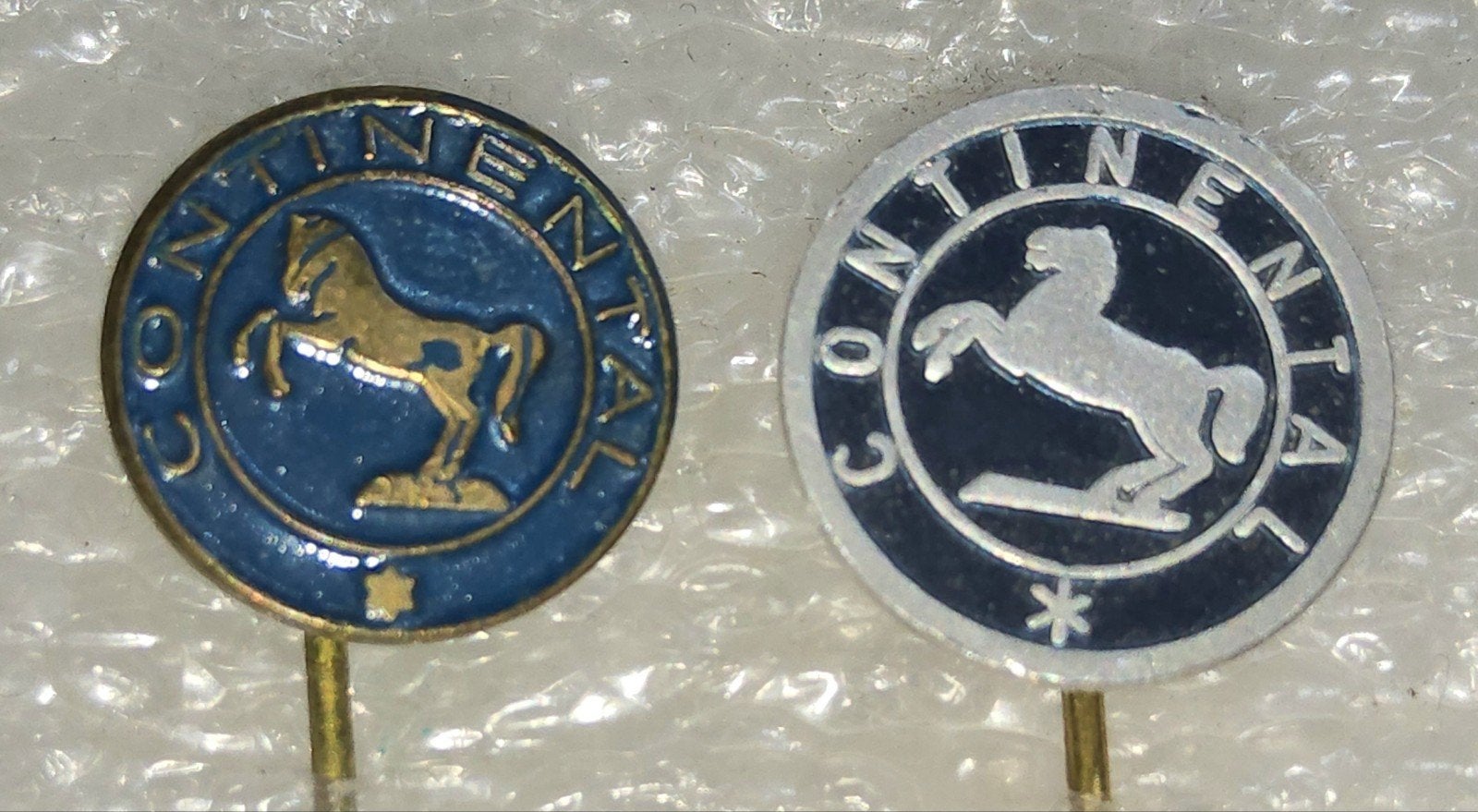 2 Continental Speldjes, Verzamelen, Ophalen of Verzenden, Gebruikt, Merk, Speldje of Pin