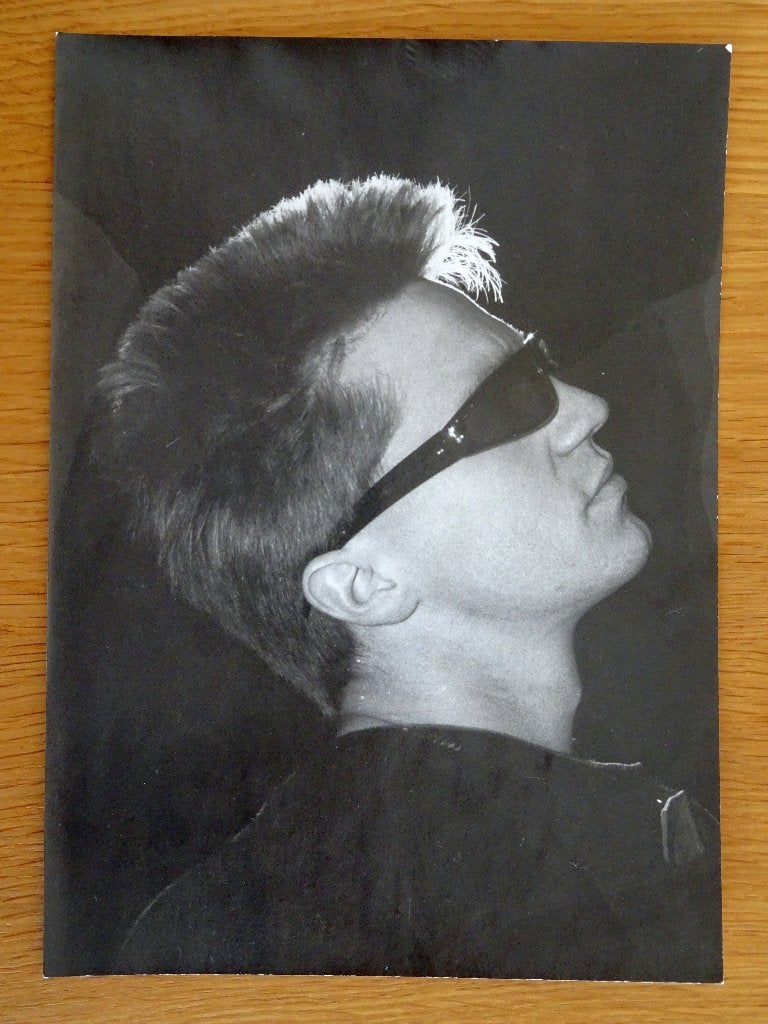 Zwart-wit foto van Rick Astley, 1980 tot heden, Foto, Ophalen of Verzenden, Zo goed als nieuw