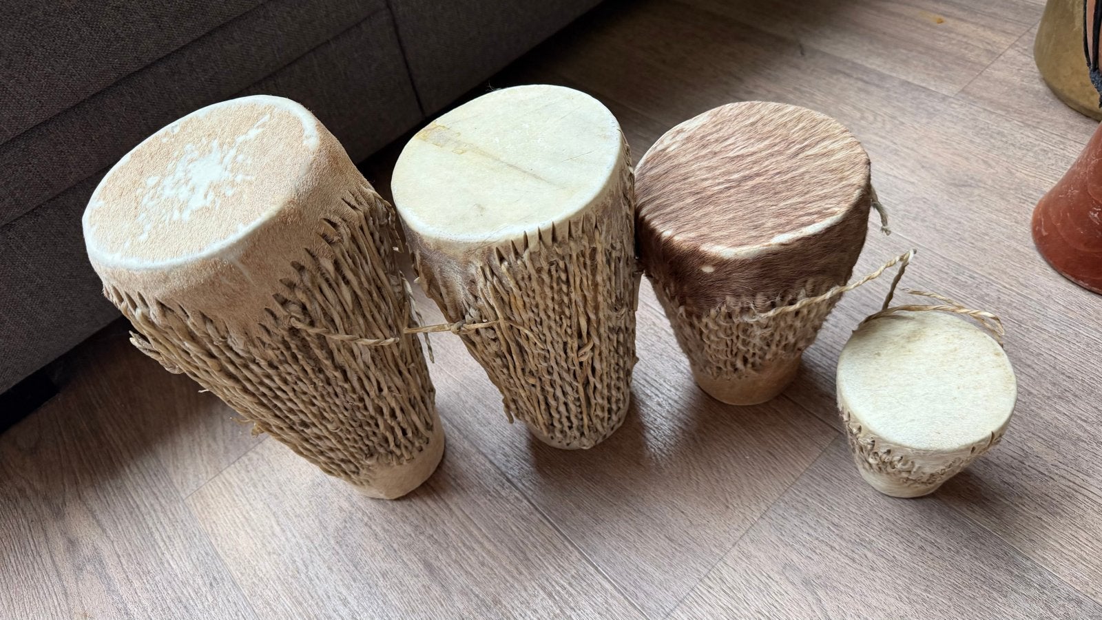 Set van 4 Afrikaanse Djembe Trommels - Handgemaakt, Muziek en Instrumenten, Ophalen of Verzenden, Gebruikt, Trommel