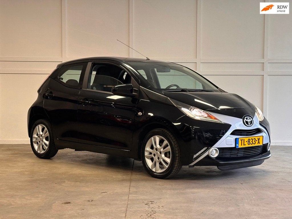 Toyota Aygo 1.0 VVT-i x-wave / 2017 / Camera / Airco, Auto's, Toyota, Voorwielaandrijving, Gebruikt, Euro 6, 4 stoelen