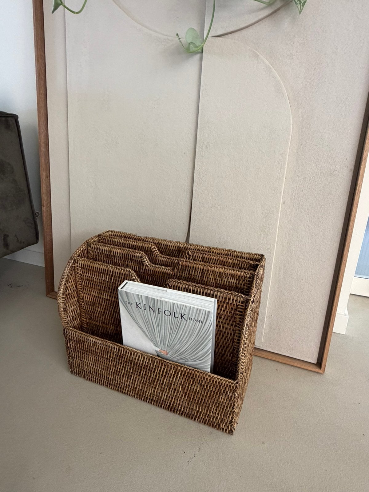 Vintage rotan lectuur tijdschriften mand, Meerdere vakken, Natuurlijk materiaal, Lectuurbak, Zo goed als nieuw
