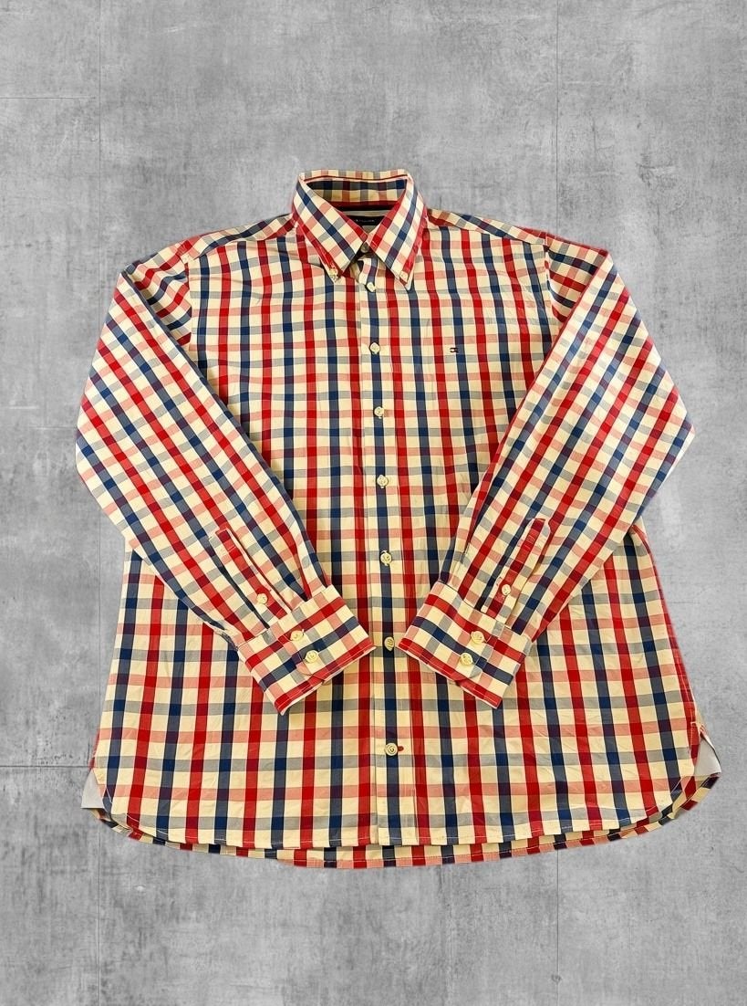 Rood geblokt flanel overhemd (houthakkersblouse), Tommy, Tommy Hilfiger Europe B.V., Danzigerkade 165, 1013 AP Amsterdam, Nederland
