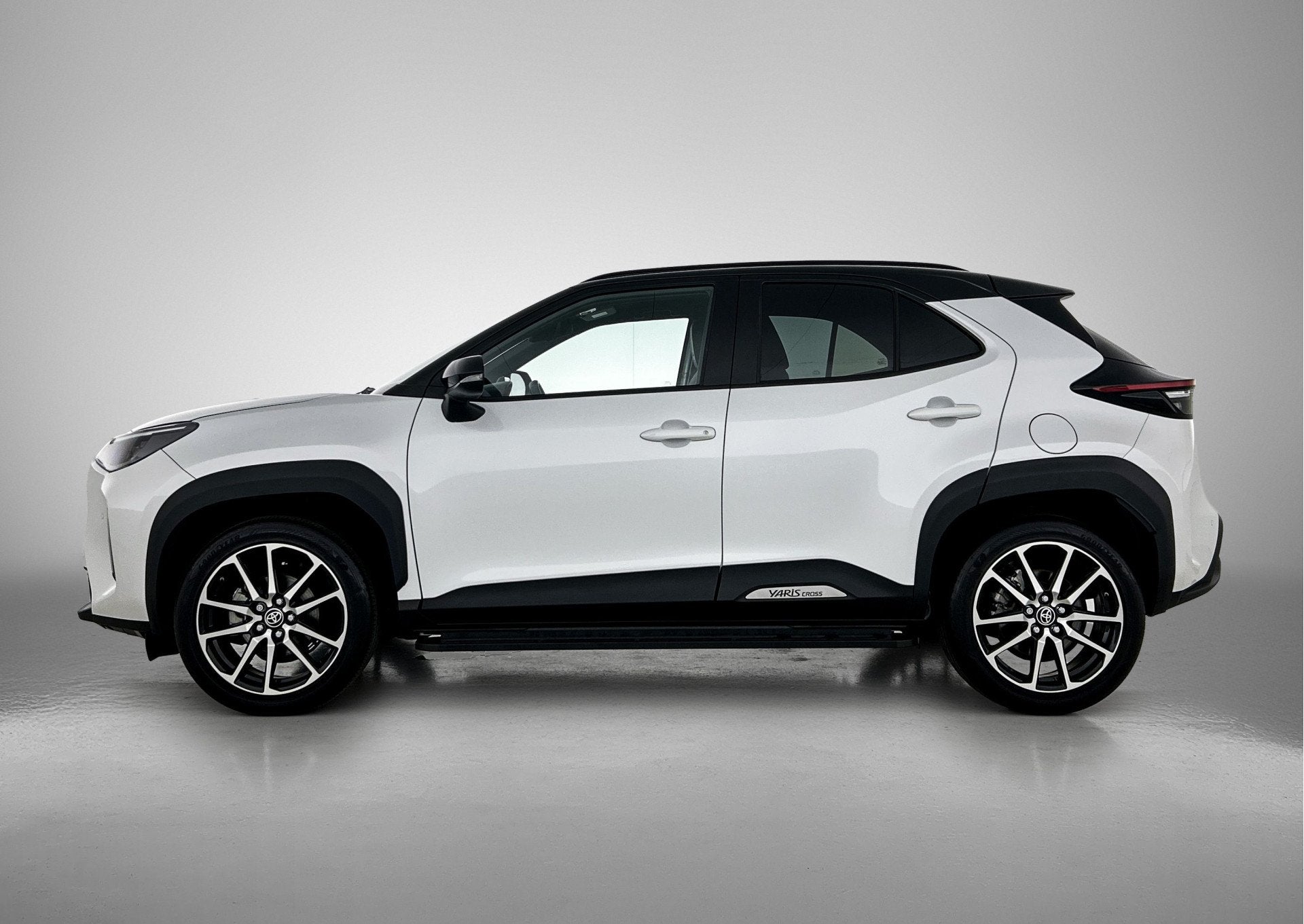 Toyota Yaris Cross 1.5 Hybrid GR Sport | Dealer onderhouden, Auto's, Toyota, Gebruikt, Automatische klimaatregeling, 116 pk, Wit