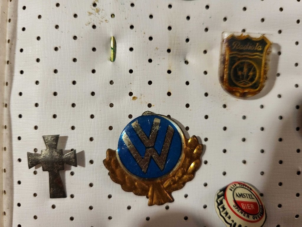 speldjeansicht speldje Volkswagen Radiola Amstel bier (4x), Verzenden, Zo goed als nieuw, Overige onderwerpen, Speldje of Pin