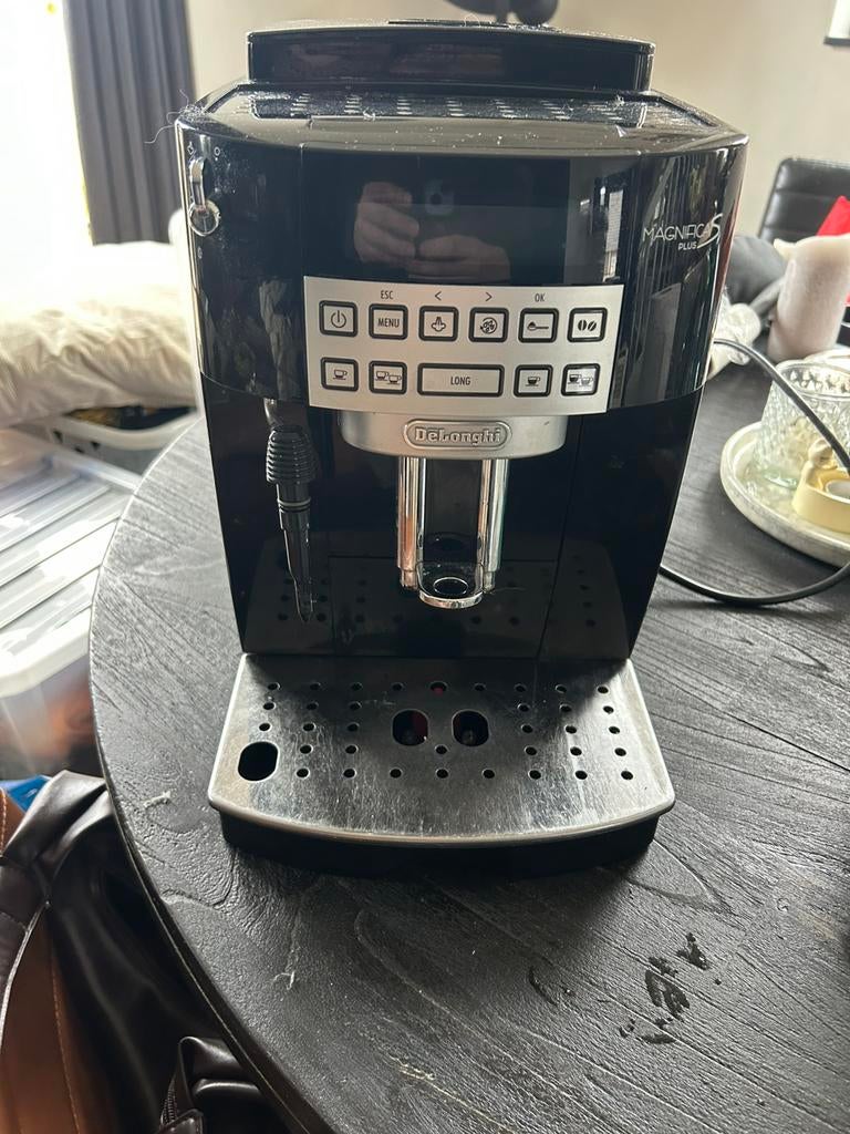 De’Longhi Magnifica S Plus –Volautomatische Espressomachine, Witgoed en Apparatuur, Koffiezetapparaten, Zo goed als nieuw, Koffiebonen