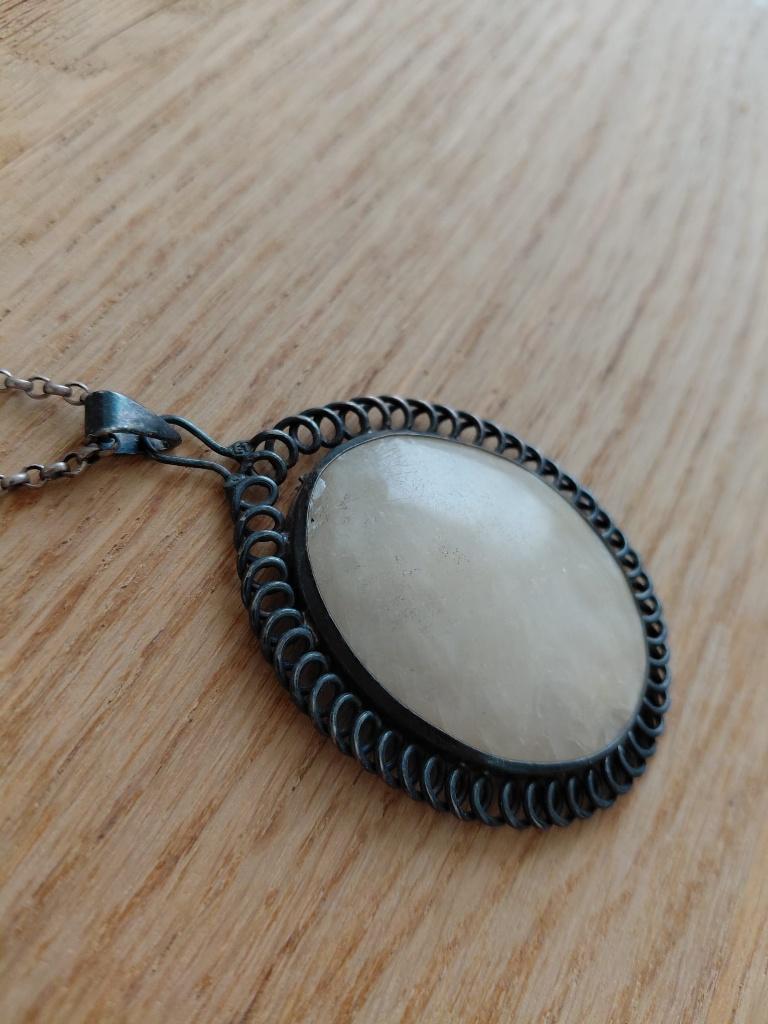 Zilvere ketting met maansteen, Sieraden, Tassen en Uiterlijk, Kettingen, Ophalen, Wit, Zo goed als nieuw, Met edelsteen