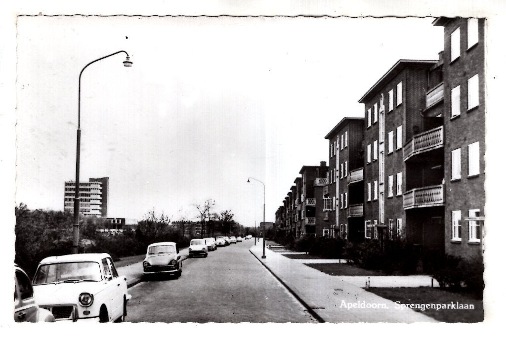 Apeldoorn  Sprengenparklaan met 2x DAF 33, Verzenden, 1940 tot 1960, Ongelopen, Gelderland