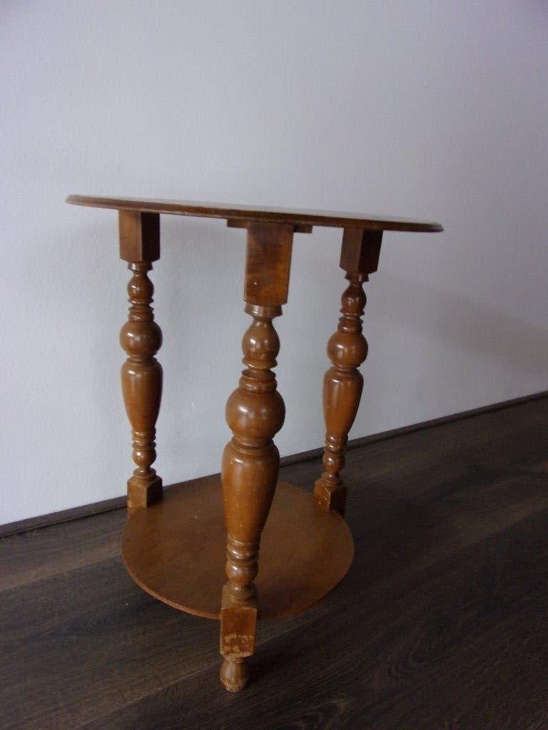 BROCANTE WIJNTAFEL/BIJZETTAFEL MET ONDERPLATEAU 50H/3 POTEN, Antiek en Kunst, Curiosa en Brocante, Ophalen