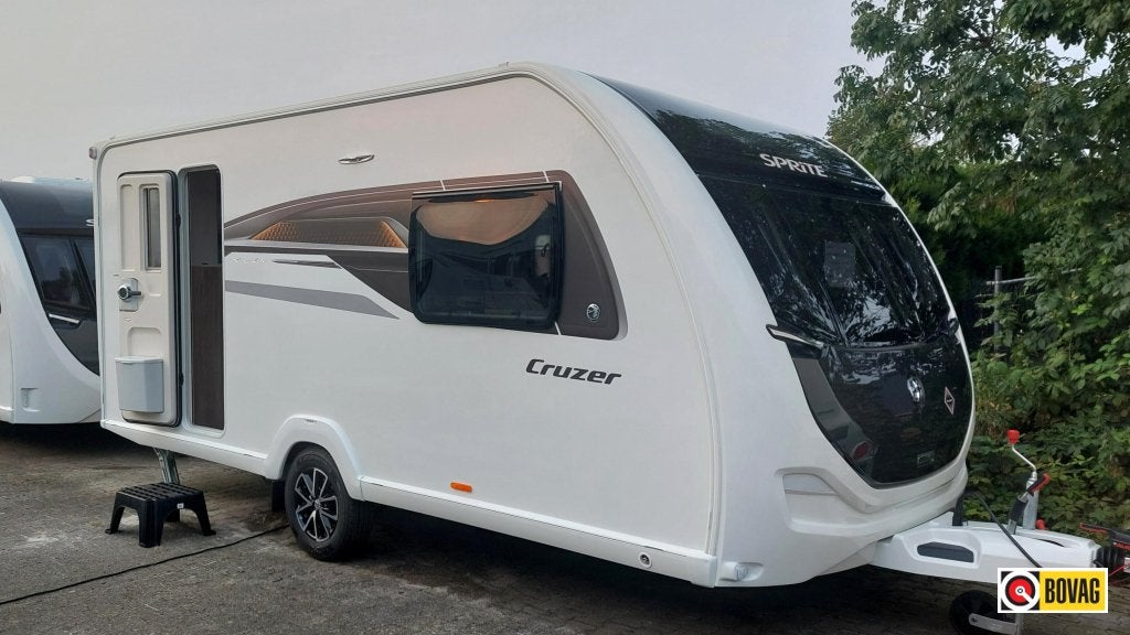 Sprite Cruzer 475 SR Nieuw incl. Mover & Thule, Caravans en Kamperen, Standaardzit, Tot en met 2, Bedrijf, 2 aparte bedden