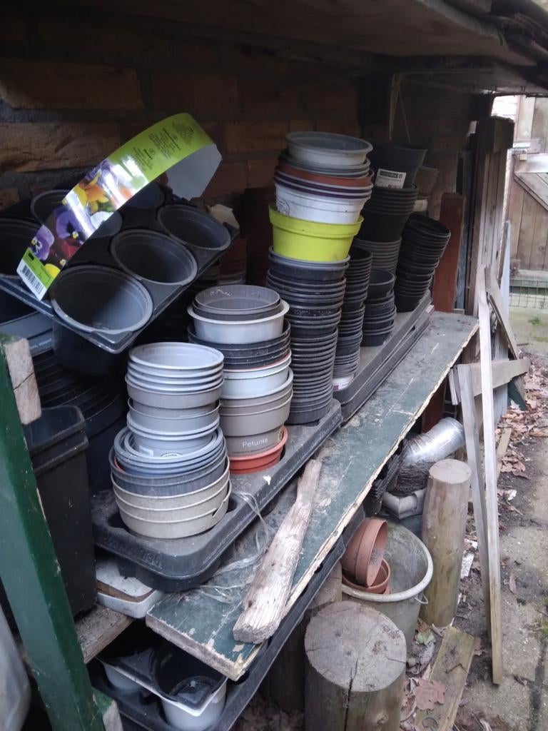 Diverse stekbakjes en bloempotten, Tuin en Terras, Bloempotten, Kunststof, Minder dan 40 cm, Minder dan 25 cm, Rond, Ophalen