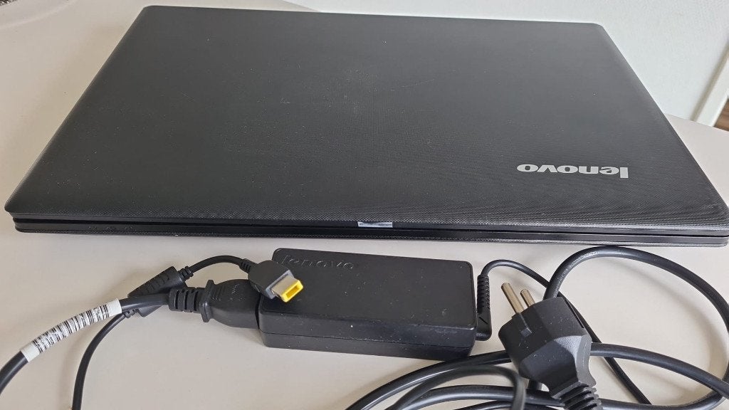 Lenovo adapter 65 Watt Slim Tip lader laptoplader oplader, Computers en Software, Laptop-opladers, Ophalen of Verzenden, Zo goed als nieuw