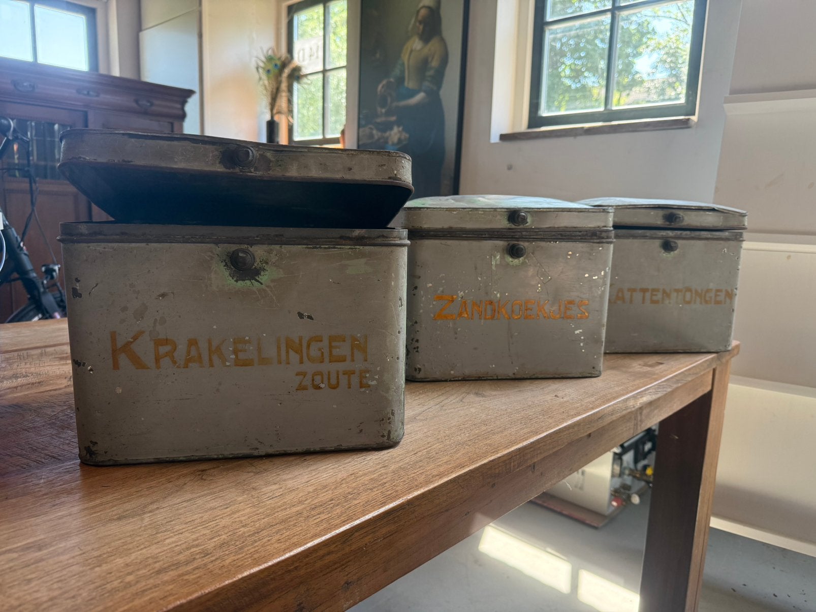 Oude bakkersblikken, Ophalen