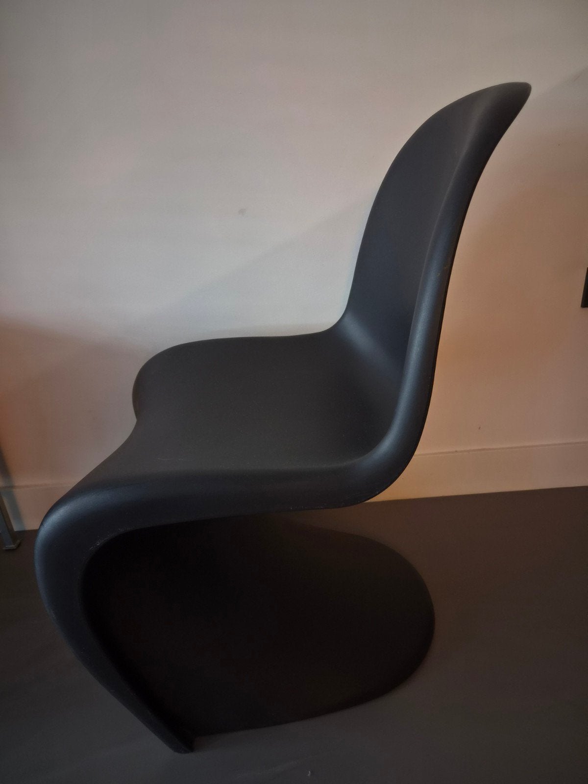1 PANTON VERNER VITRA stoel (zwart), Ophalen, Zwart, Kunststof, Eén