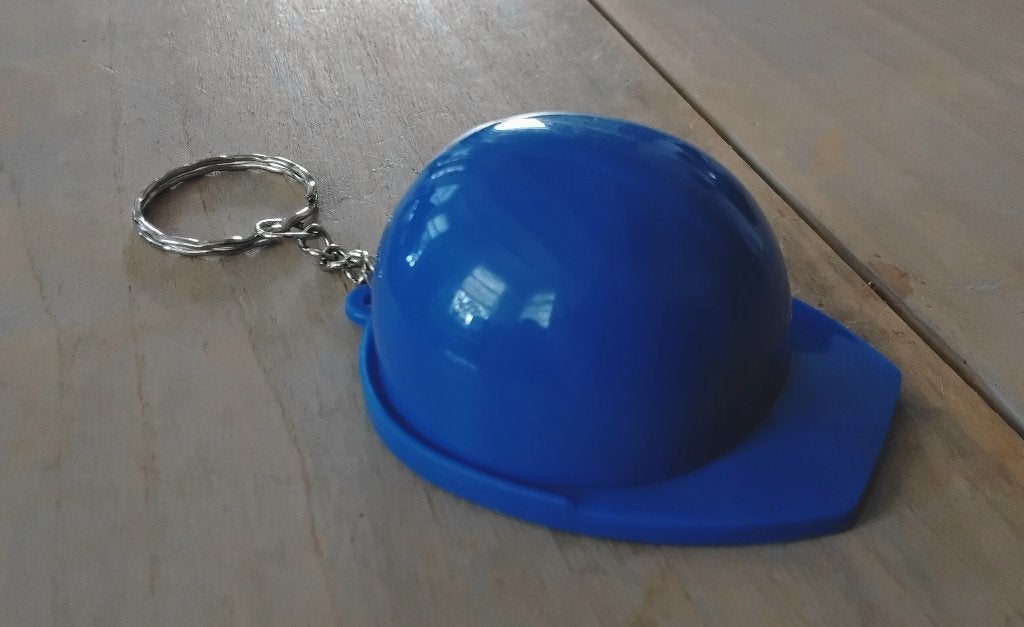 Sleutelhanger - blauwe bouwhelm met flesopener - nieuw, Ophalen of Verzenden, Nieuw, Merk