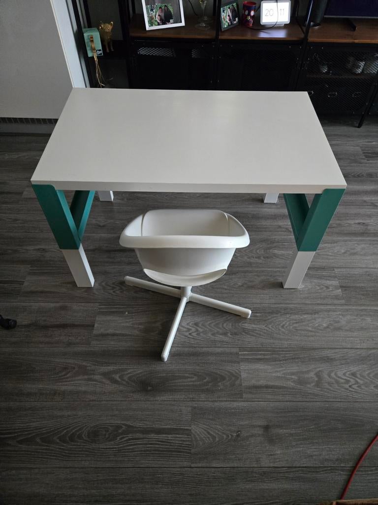 Kinder bureau met stoel, Kinderen en Baby's, Kinderkamer | Tafels en Stoelen, Ophalen of Verzenden, Tafel(s) en Stoel(en)