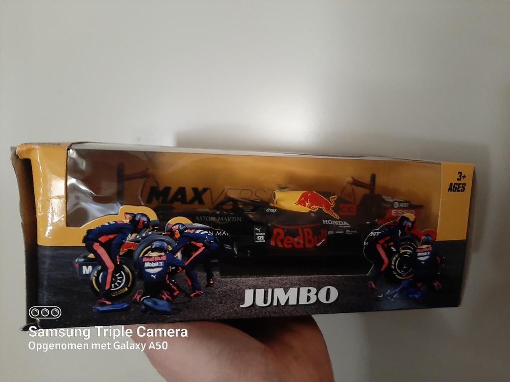 Max verstappen  race auto in orginele doos 1:24, Hobby en Vrije tijd, Modelauto's | 1:24, Ophalen, Nieuw, Bburago