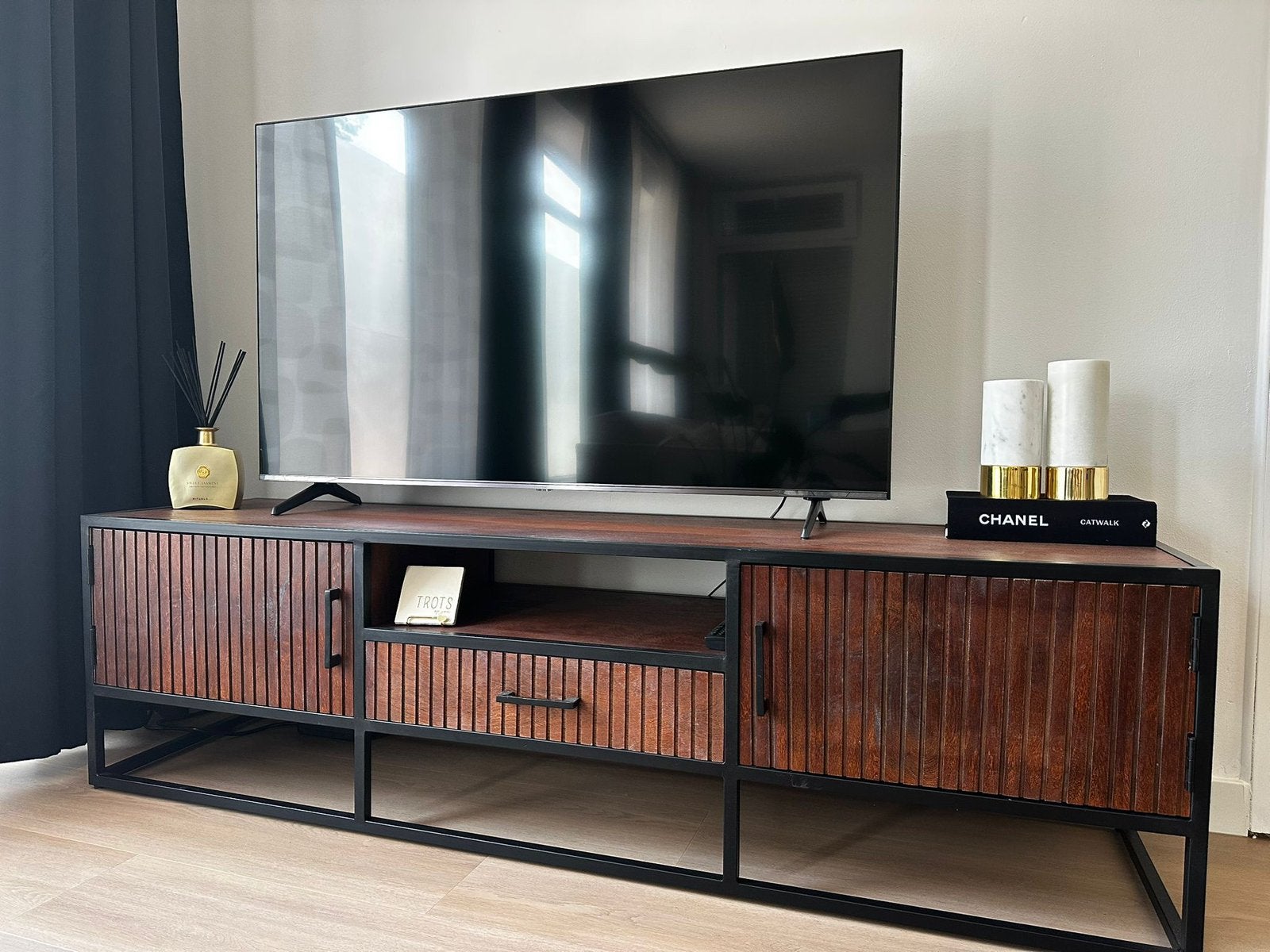 TV Meubel Long Beach Bruin 180cm, Ophalen, 150 tot 200 cm, Zo goed als nieuw, Minder dan 100 cm