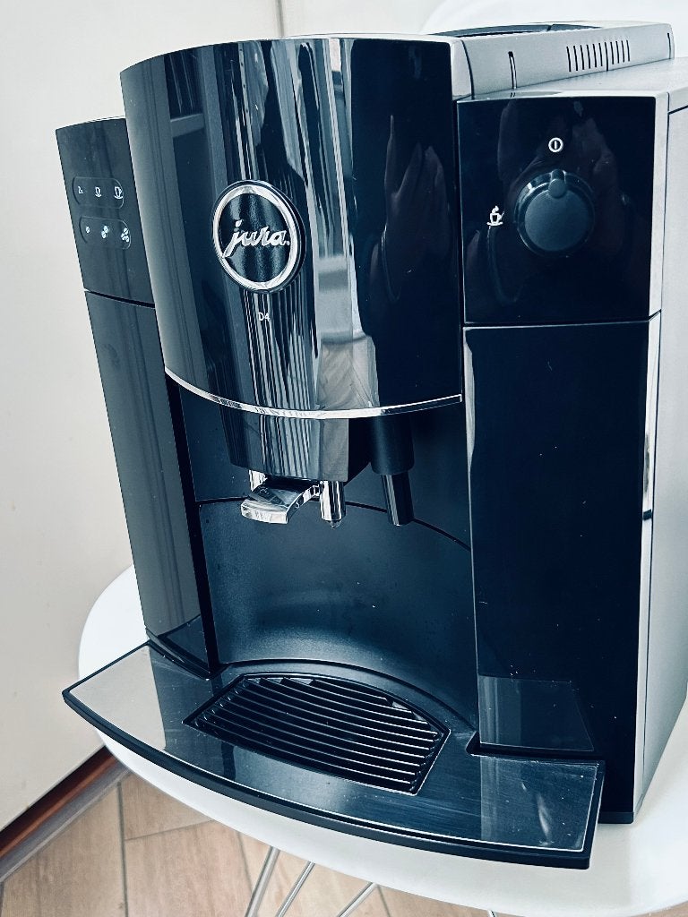 Nieuwstaat Jura D4 met een premium servicebeurt., Witgoed en Apparatuur, Koffiezetapparaten, Afneembaar waterreservoir, 10 kopjes of meer