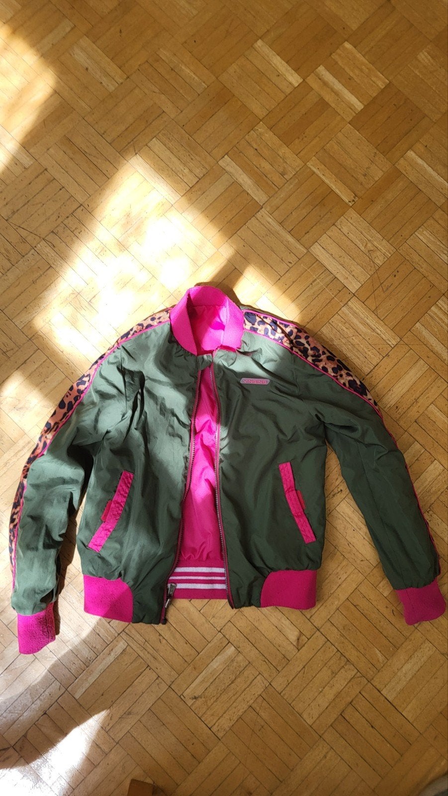 Vingino tweezijdige lente jas - Roze/Groen met panterprint, Ophalen of Verzenden, Gebruikt, Vingino, Meisje