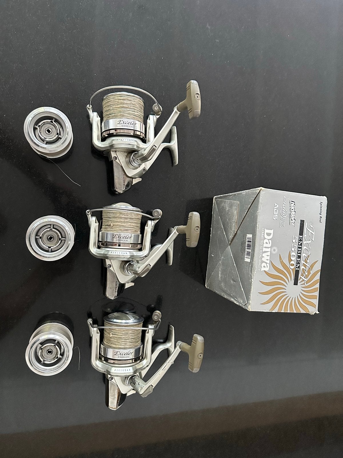 Set van 3 Daiwa Exceler 5000 vismolens met extra spoelen, Watersport en Boten, Ophalen, Gebruikt, Molen