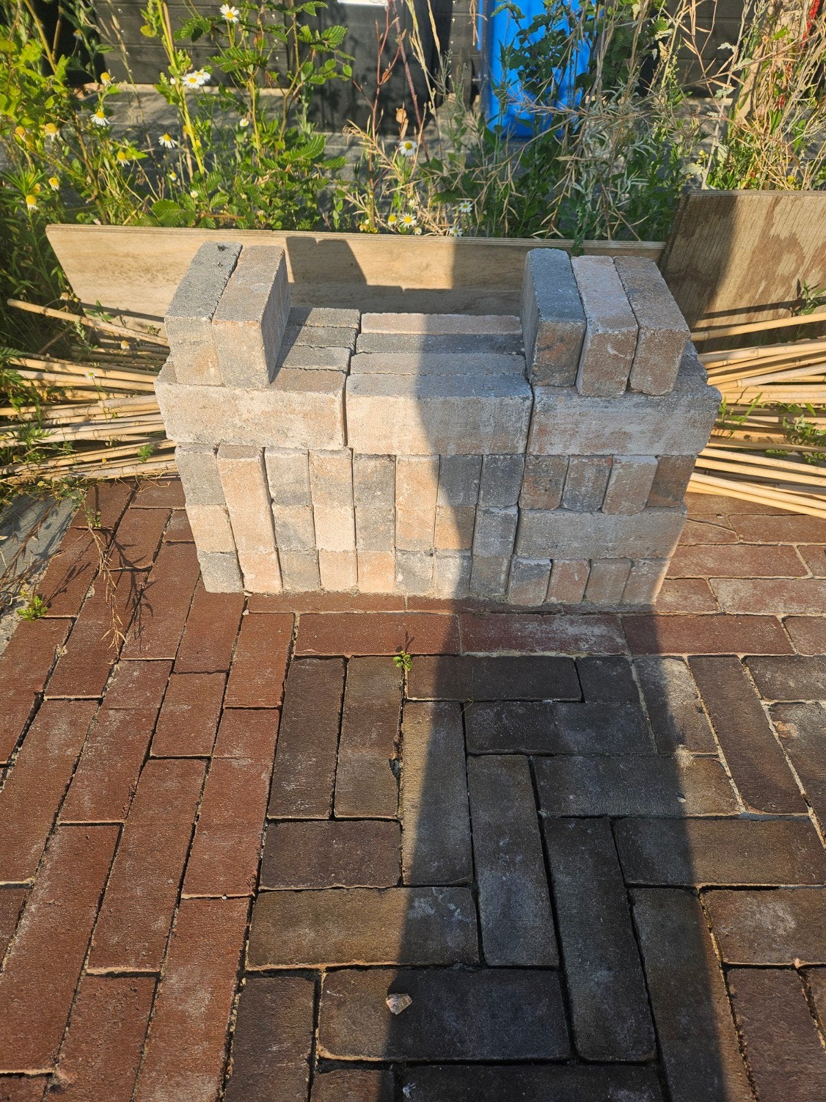 GRATIS Tegels, stenen, bamboe stokken en tapijt met spikes., Tuin en Terras, Ophalen, Gebruikt, Natuursteen, Terrastegels