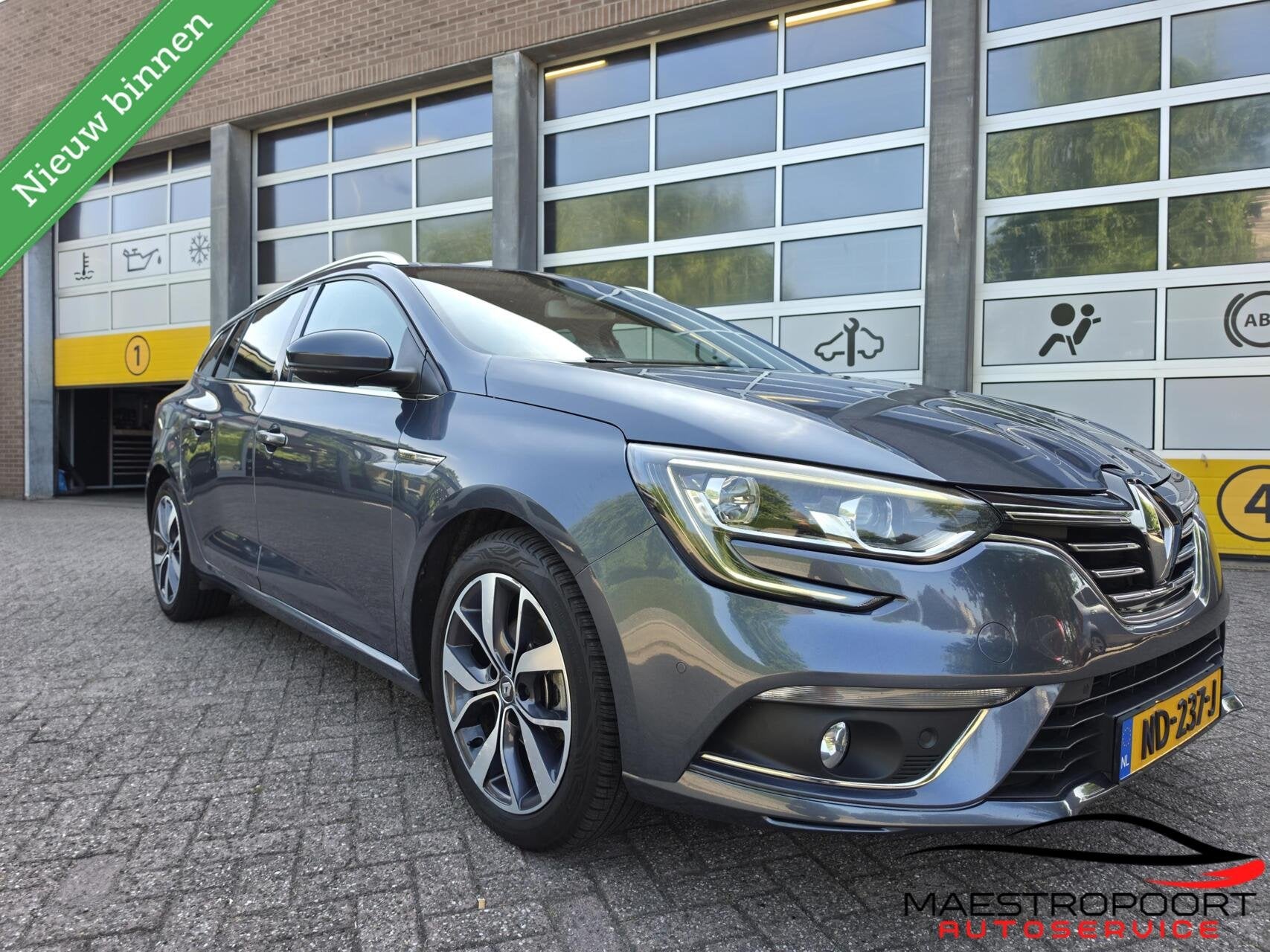 Renault Megane Estate 1.2 TCe Bose, Auto's, Voorwielaandrijving, Gebruikt, 4 cilinders, Parkeersensor