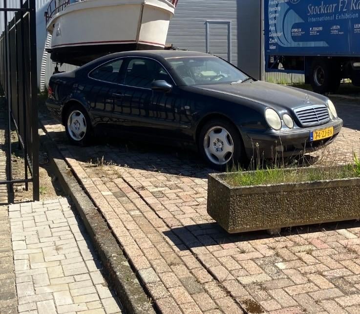 Mercedes-Benz CLK W208 Clk230 Kompr Coupe Elegance AUT 1999, Auto's, Mercedes-Benz, Automaat, Zwart, 4 stoelen, Zwart