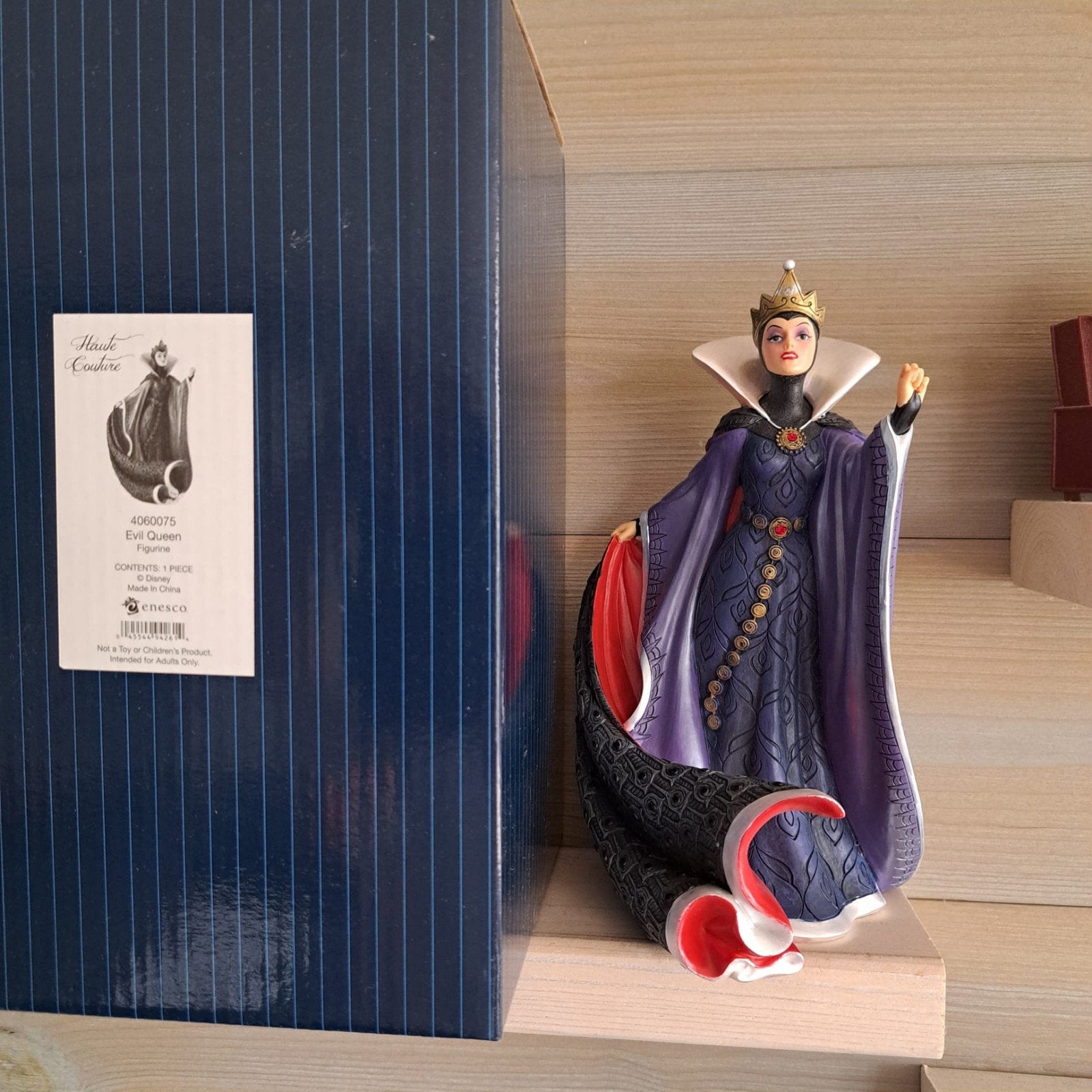 Disney Showcase Evil Queen, Ophalen of Verzenden, Overige figuren, Nieuw, Beeldje of Figuurtje