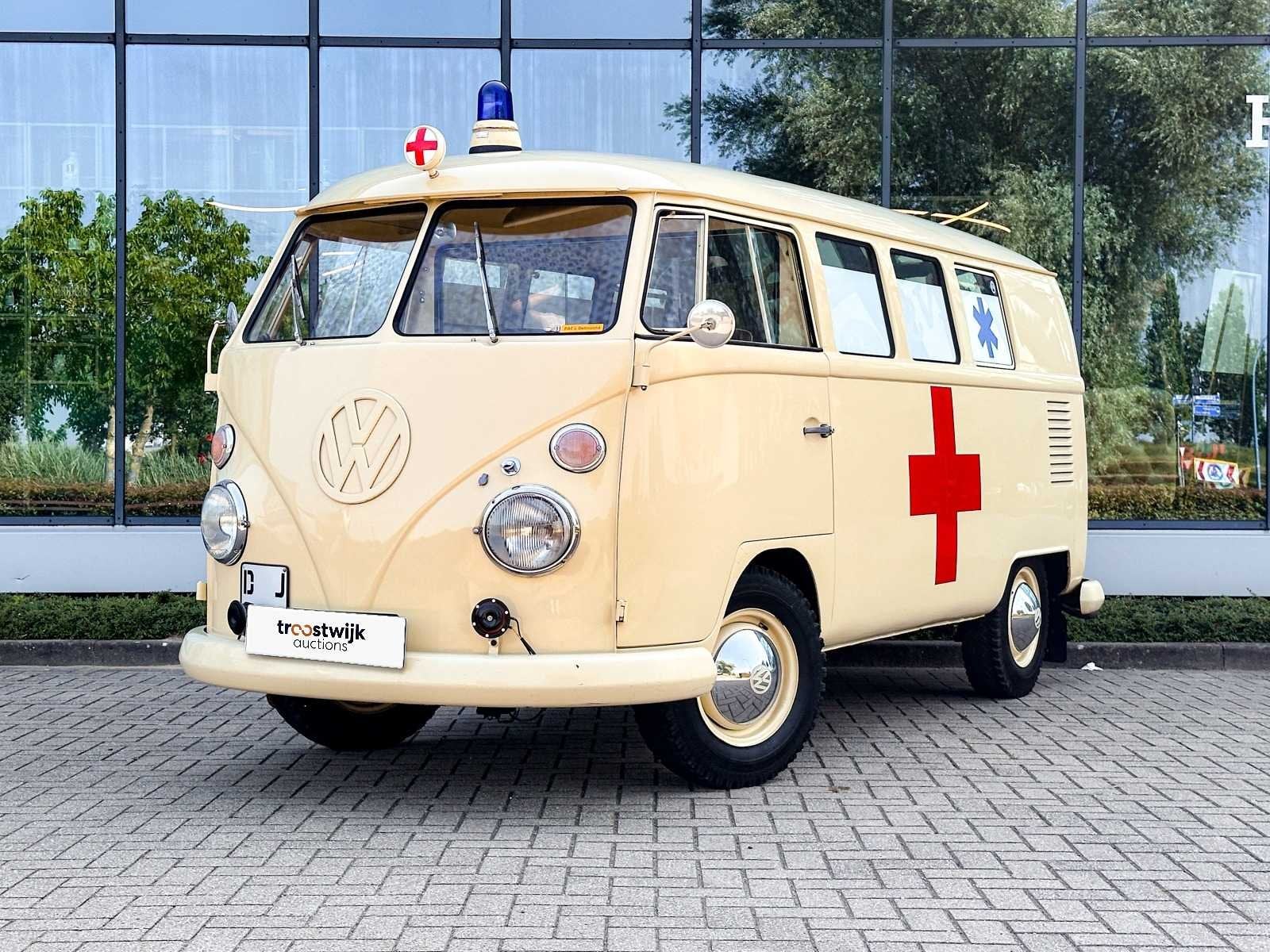 NO RESERVE: Volkswagen T1 Ambulance Transporter 1500-27 1965, Auto's, Oldtimers, Overige carrosserieën, Volkswagen, Bedrijf, Handgeschakeld