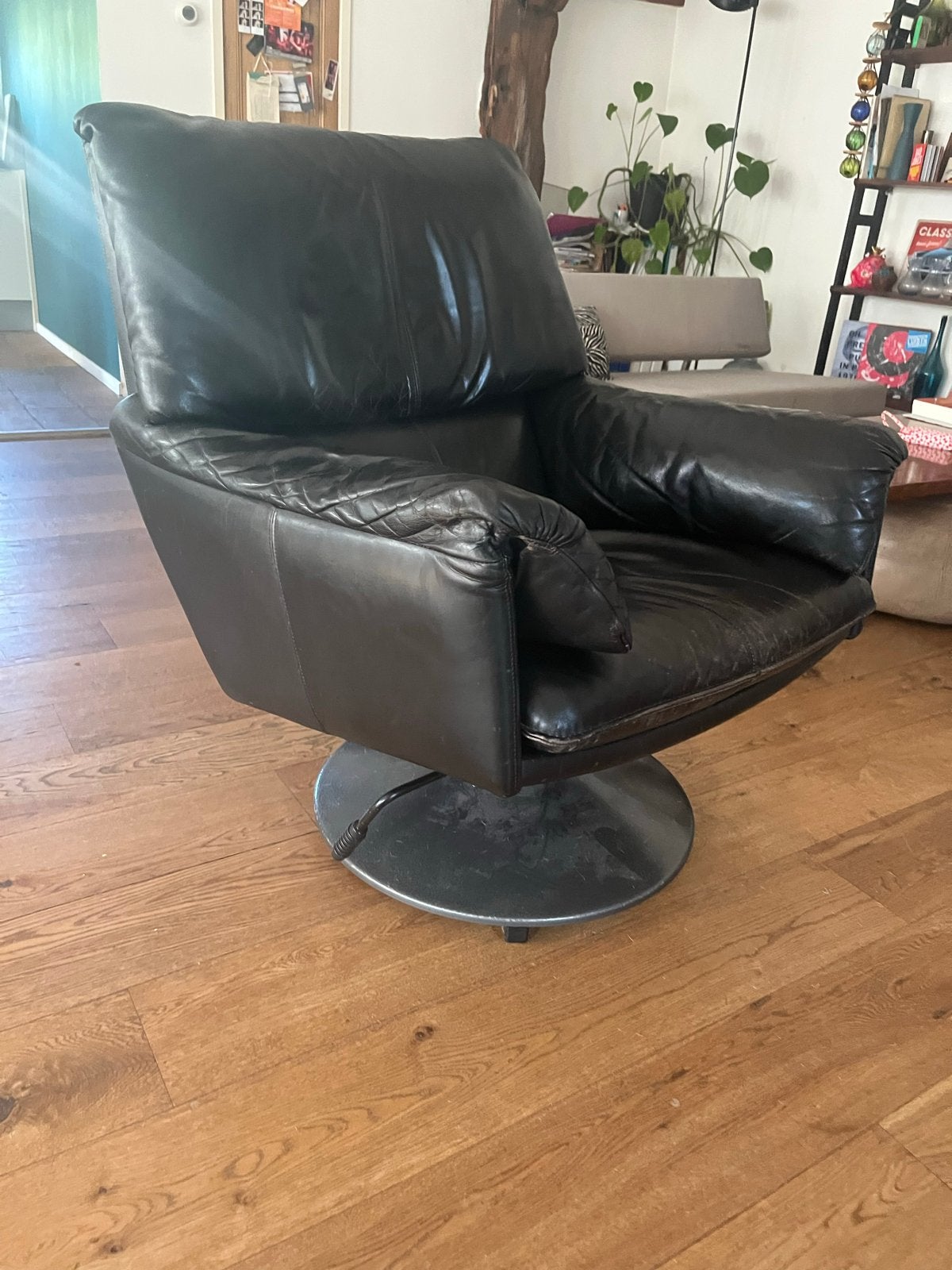 Zwarte leren draaifauteuil Leolux CeCe kantelbaar €195 retro, Gebruikt, Midcentury dutch design leolux jaren. 70-80 retro vintage