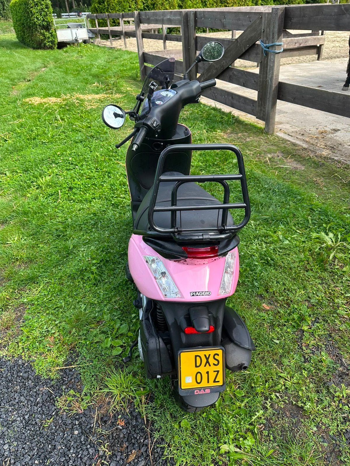 Foto 3 van Piaggio Zip 50 4T Bromscooter - 2020 - Nette staat