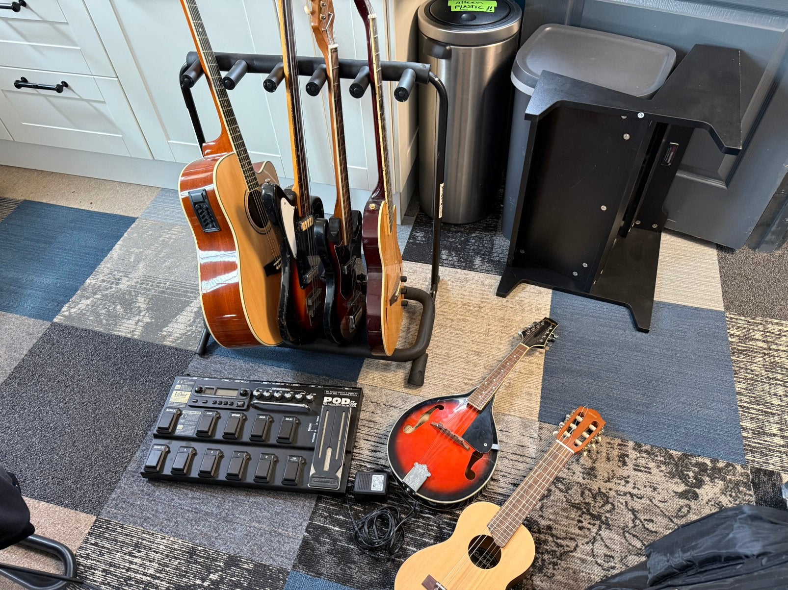 Lees de advertentie…, Muziek en Instrumenten, Ophalen, Zo goed als nieuw, Solid body, Overige merken